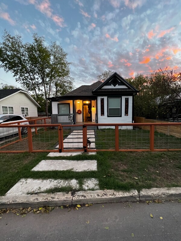 Photo - 134 Paul St House