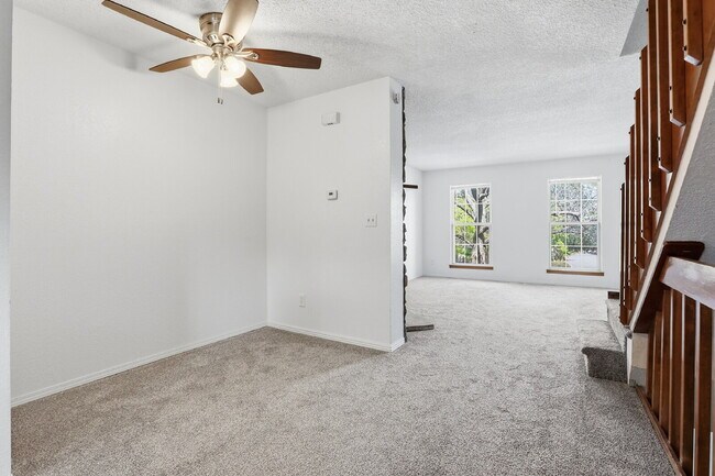 Foto del edificio - $2,045.95 - 2 Bed, 1.5 Bath Townhome in Centennial with Pool Access