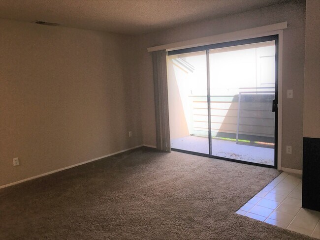 Building Photo - Gorgeous South Natomas Condo