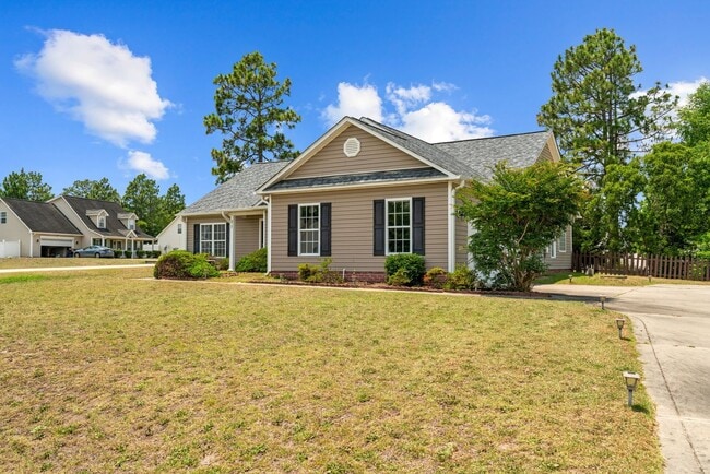 Foto del edificio - 3 Bed 2 Bath Convenient to Fayetteville and Raleigh