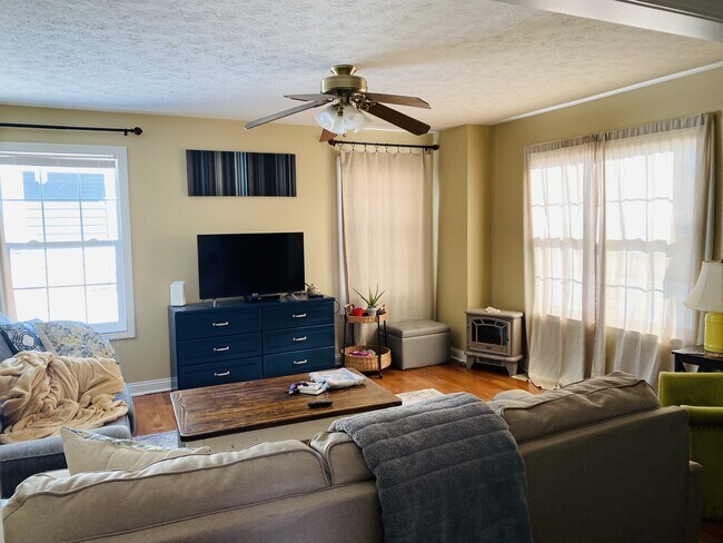 Foto del edificio - 521 E 1st St