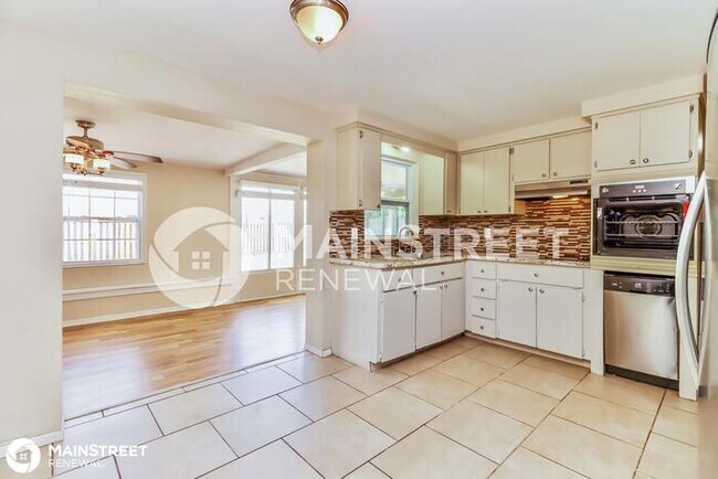 Building Photo - 4935 Colonnade Ave, Holiday, FL 34690