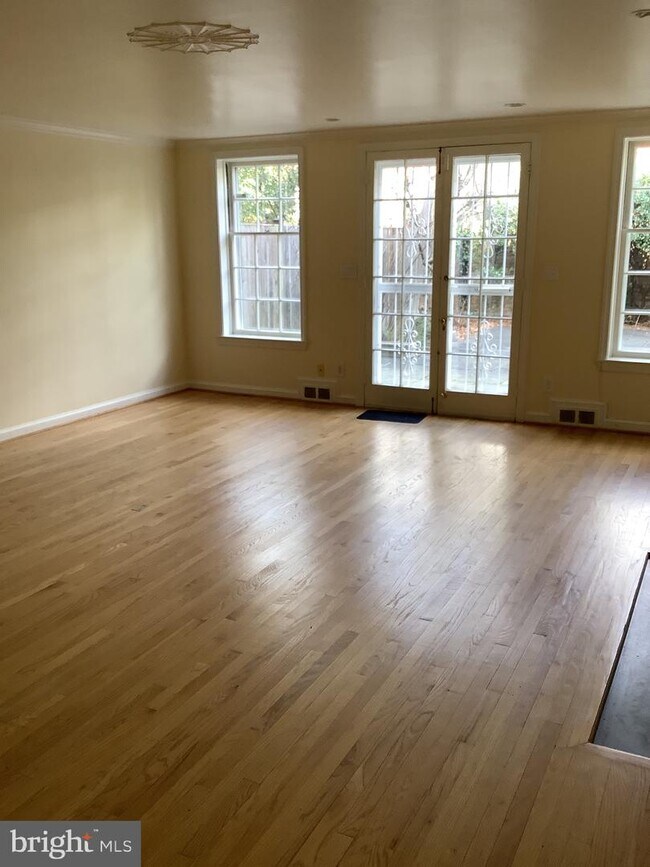 Foto del edificio - 3333 Reservoir Rd NW