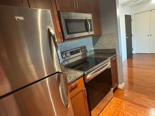 Building Photo - Renovated Two-Bedroom Condo In Manchester