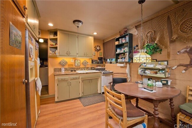 Building Photo - 1 br, 1 bath House - 9500 Rowell Ave