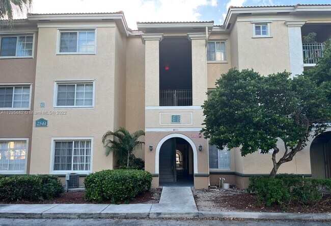 Building Photo - 2544 Centergate Dr