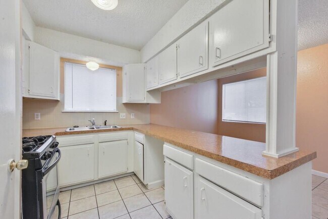 Foto del edificio - 5102 S Pleasant Valley Rd