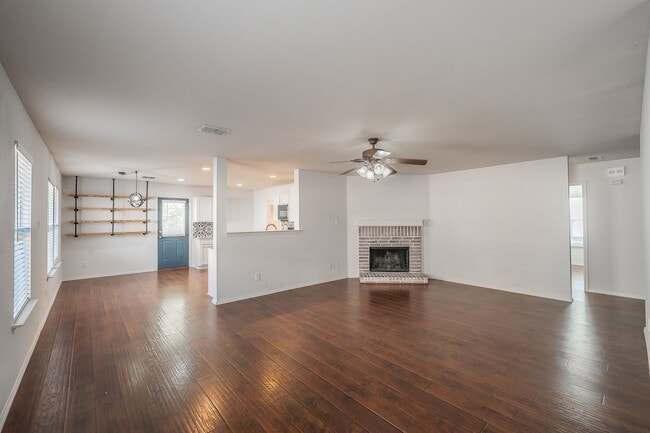 Building Photo - Updated and super clean single story 3 bedroom