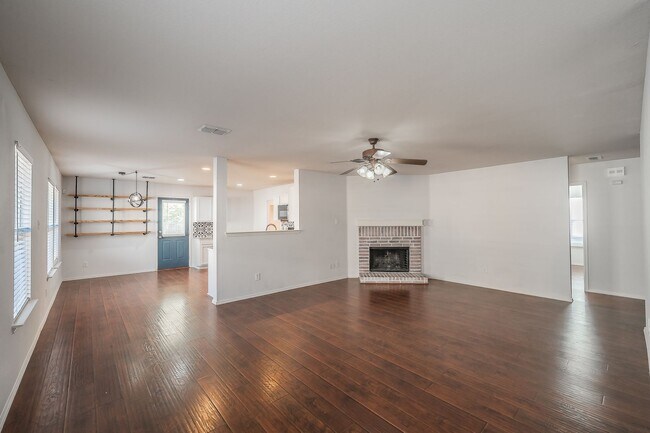 Foto del edificio - Updated and super clean single story 3 bedroom