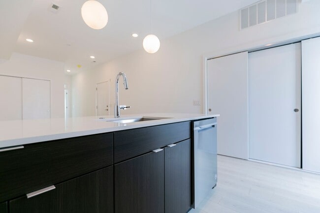 Building Photo - 1246 Lecount St