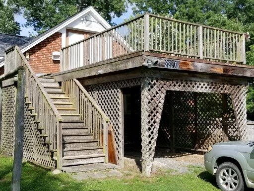 Cochera con escaleras que dan a una amplia terraza. - 2221 Wildcat Creek Rd