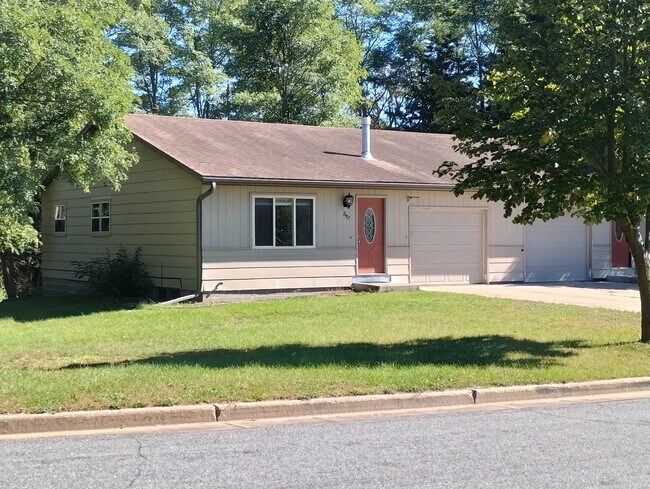 Fron Yard - 2407 Wander Ct