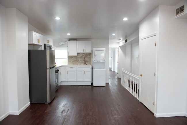 Building Photo - 1720 S 4th St