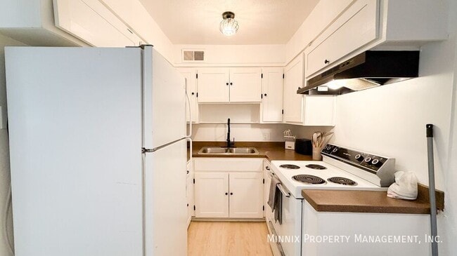 Building Photo - 5005 Avenue W