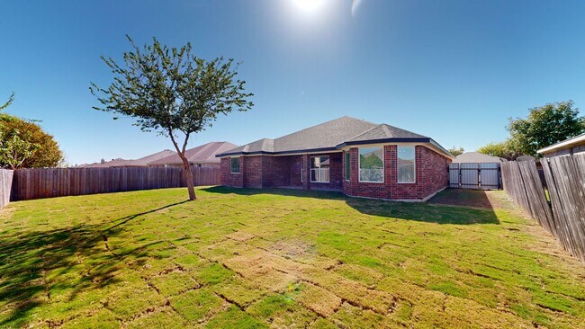 Building Photo - ABSOLUTELY GORGEOUS 4 BEDROOM GEM BY FORT ...
