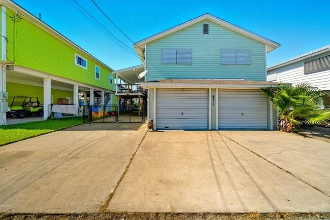 Building Photo - 439 Pompano St