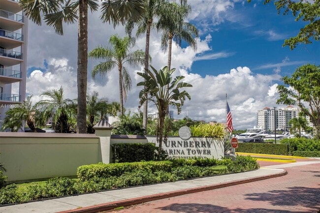 Building Photo - 19500 Turnberry Way