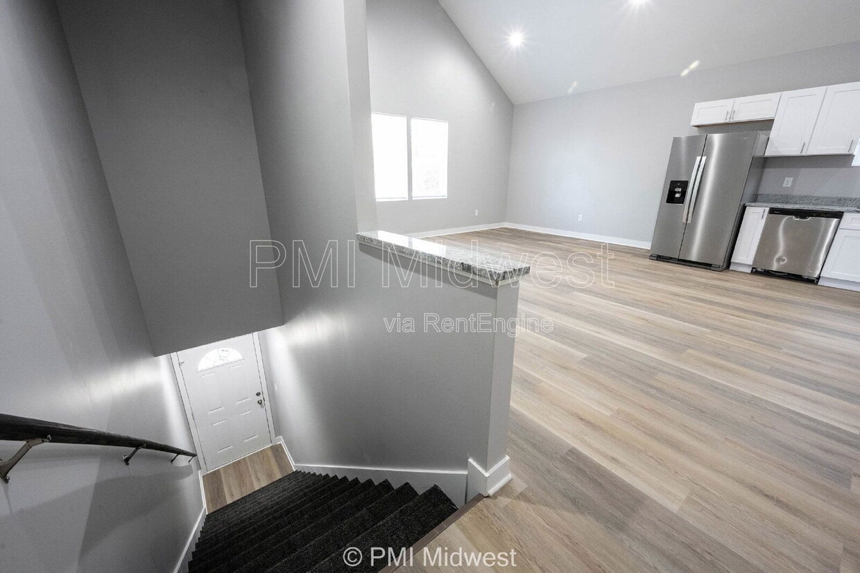 Photo - 2825 Macpherson Ave