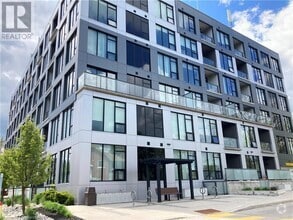 Building Photo - 690 King St W