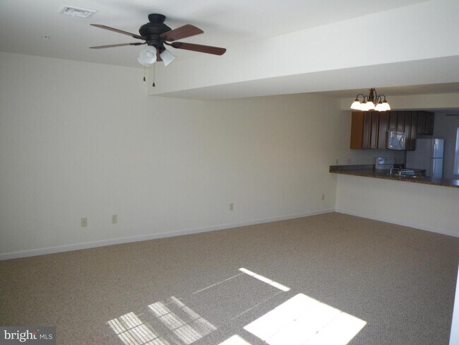 Building Photo - 351 Lantern Ln