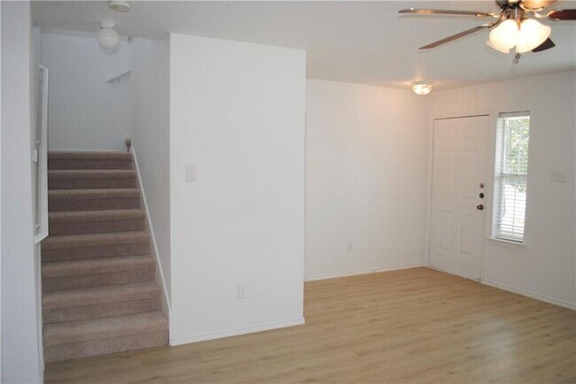 Foto del edificio - 2408 Bluffstone Dr