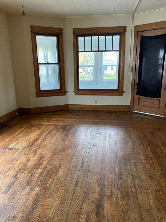 715 South St Unit 715 South Bottom, Waterloo, IA 50701 - Room for Rent ...