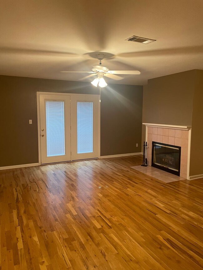 Foto del edificio - Huge 2/2.5 off Apalachee Parkway!