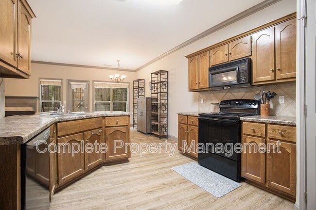 Building Photo - 448 Highland Cove Dr