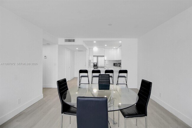 Building Photo - 200 Leslie Dr