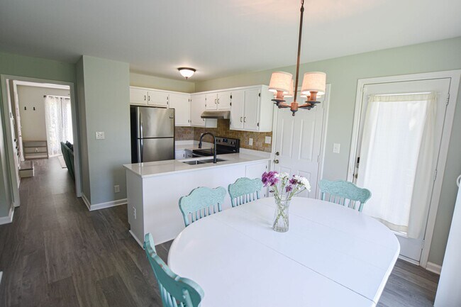 Foto del edificio - Updated Three Bedroom in Sango!