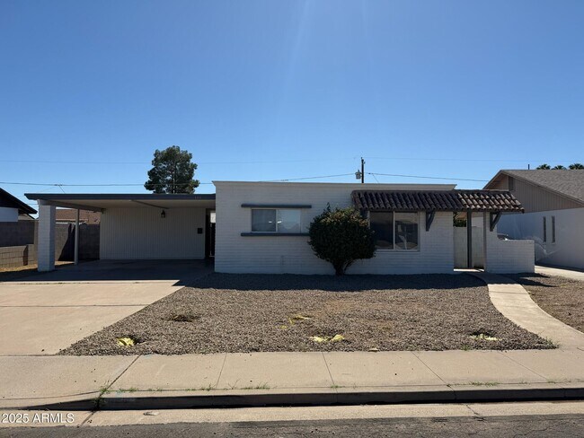 Foto del edificio - 153 E Hoover Ave