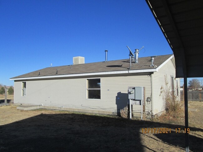 Building Photo - 420 Chambers St