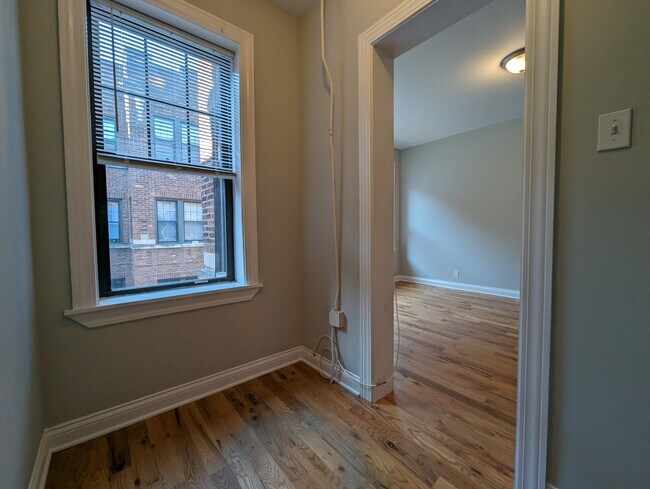 Foto del edificio - 4409 N Wolcott Ave