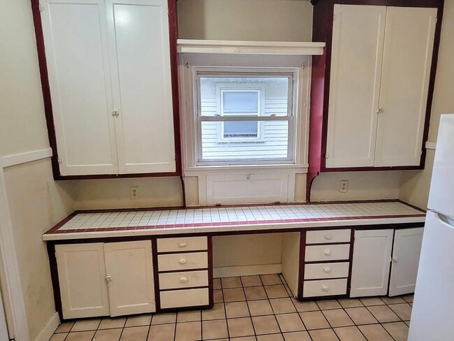 Building Photo - 33 E Norman Ave