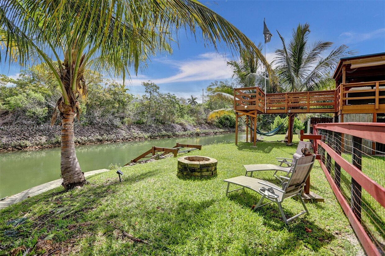 Primary Photo - 7245 S Waterway Dr