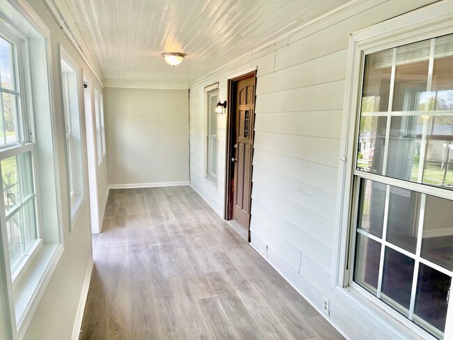 Building Photo - 1004 Highland Ave