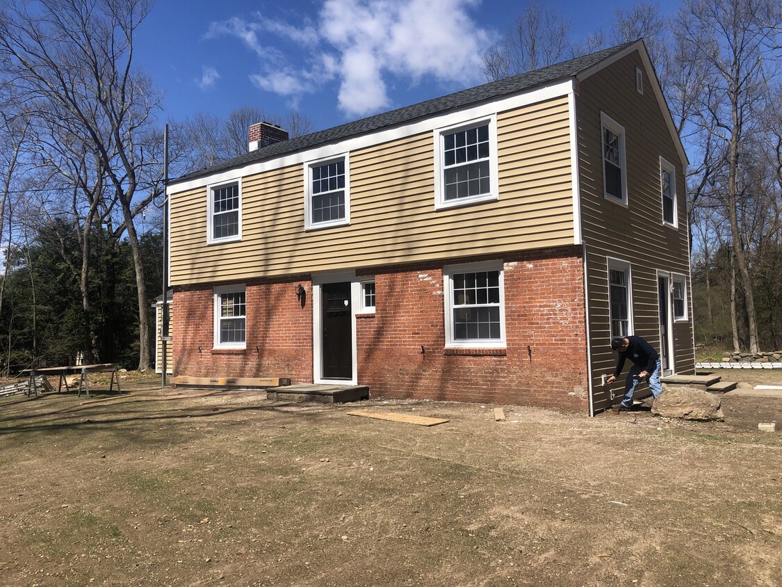 Building Photo - 35 Deer Run Rd