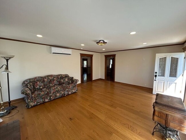 Building Photo - 2434 Florencita Dr W