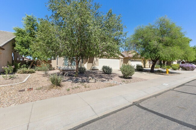 Foto del edificio - Spacious 2 Story 4 Bedroom 2.5 Bath Home Located in Circle Cross Ranch!