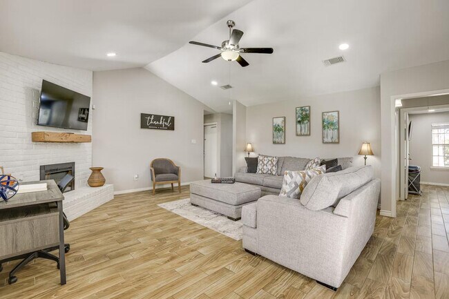 Foto del edificio - 8020 Botany Ln