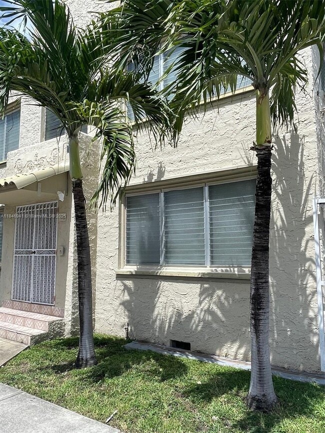 Building Photo - 139 NW 17th Pl