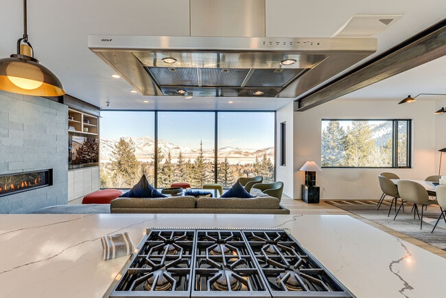 Building Photo - 875 Snow King Dr
