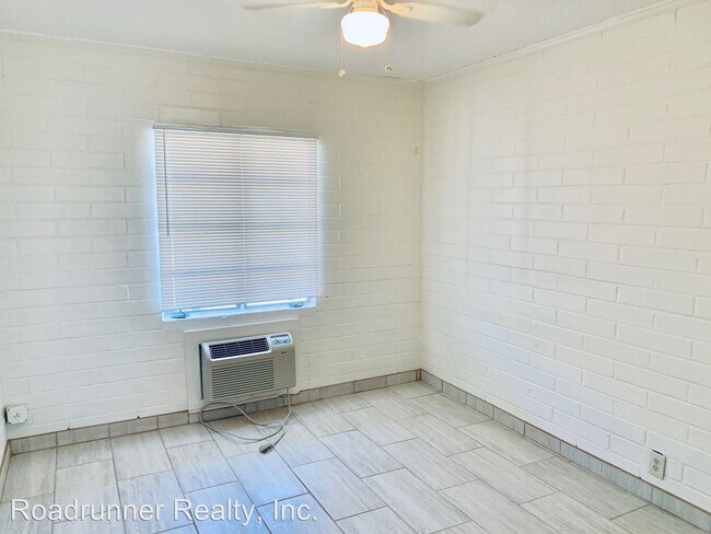 Building Photo - 5892-5898 Ocotillo Ave