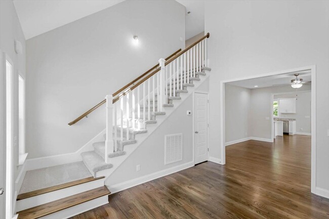 Building Photo - 1826 Oakvale Dr
