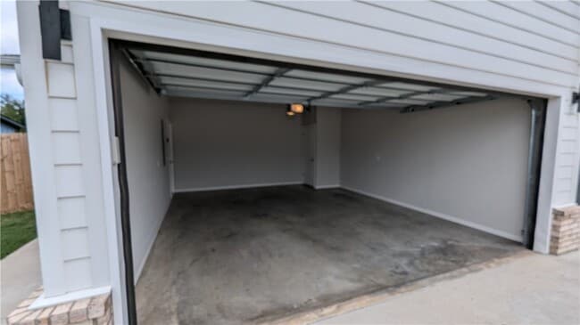 Building Photo - 1606 SW Casuarina Dr