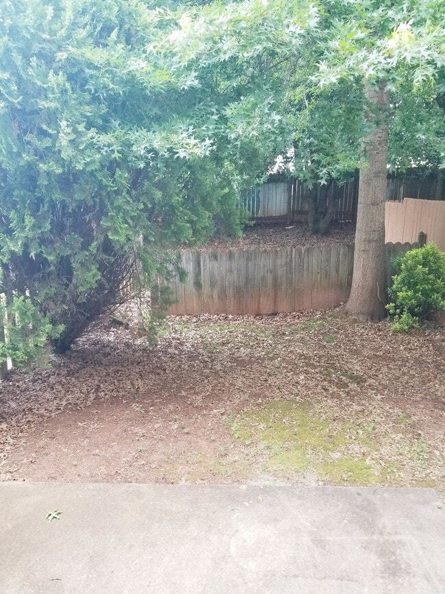 Foto del edificio - A spacious 3-Bedroom 1.5-Bathroom 3 Story ...