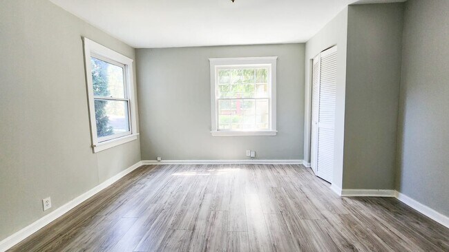 Building Photo - Adorable 3 bedroom, 2 single family