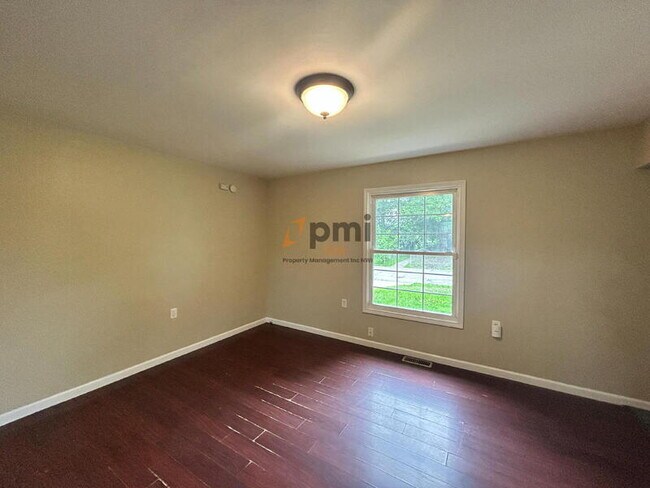 Foto del edificio - 385 Briarwood Dr