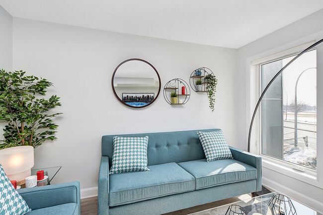 Photo du bâtiment - Fully furnished private rooms! All-Males a...