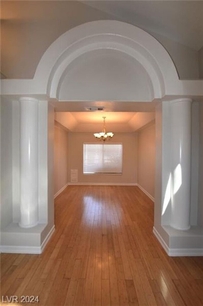 Building Photo - 2111 Fountain Springs Dr